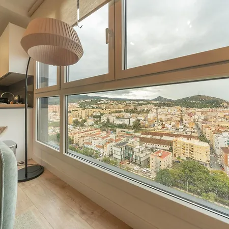 Xpce Urban 21 Skyline - Parking Free *