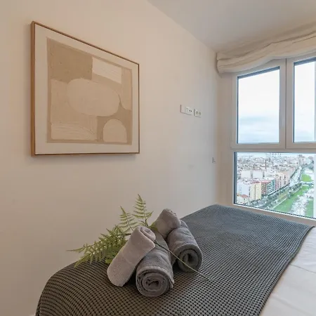 Xpce Urban 21 Skyline - Parking Free *